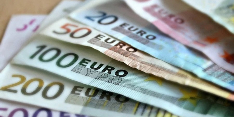 Курс валют НБУ. Євро продовжує зростати