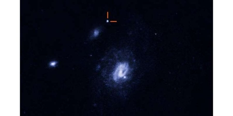 Телескоп Габбл виявив у космосі загадковий блакитний спалах
