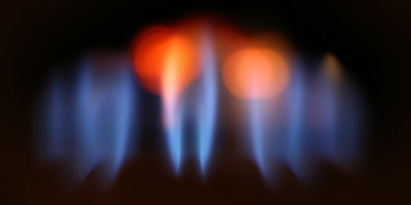 Комуналка-2023: що робити, якщо побутовий газ втратив блакитний колір — пояснення від Нафтогазу