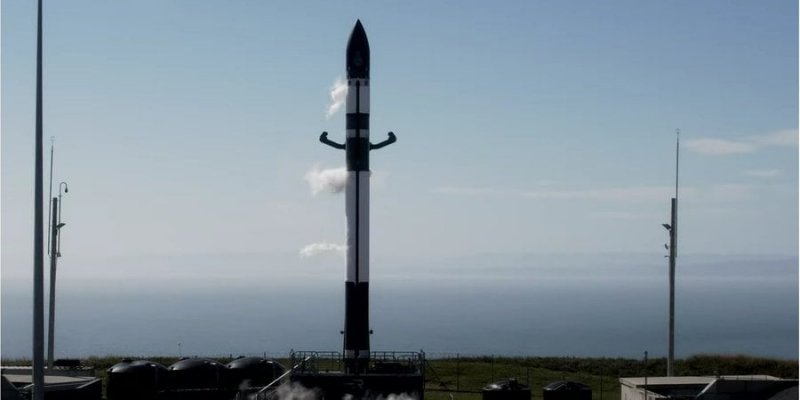 Конкурент SpaceX повертається. Rocket Lab успішно запустила в космос японський супутник